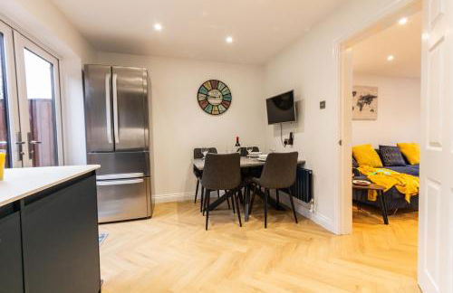 Charming Home in Bromsgrove - Perfect for Groups - Foto 53