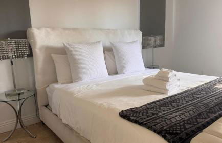 LA Dream Gem - Beautiful Home with Spa - Foto 14