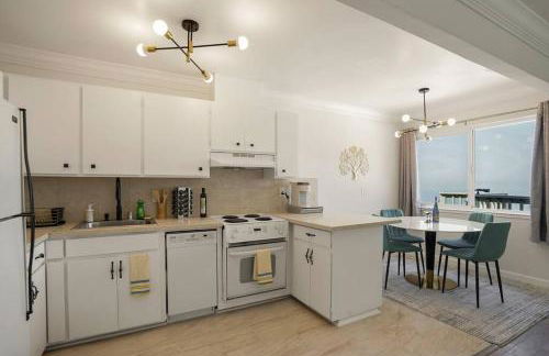 Charming 2BR Coastal Getaway in Pacifica - Photo 39