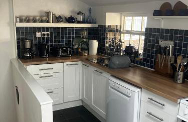 Watchmaker Cottage - Photo 4