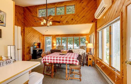 Waterfront Cottage on Lake George with 2 Docks! - Foto 8