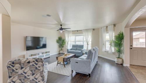 8 Mi to Fort Cavazos! Modern Home with Fire Pit - Foto 4