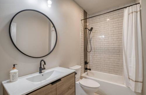 6BR Lakefront Private Dock & Bonfire Sleeps 12 - Foto 29