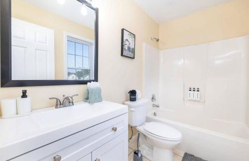 Bright & Cozy Stay in the Heart of Hartford - Foto 11