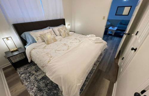 NEW King Beds, 86 inch RokuTV, and Massage at the Comfort Haven - Foto 12
