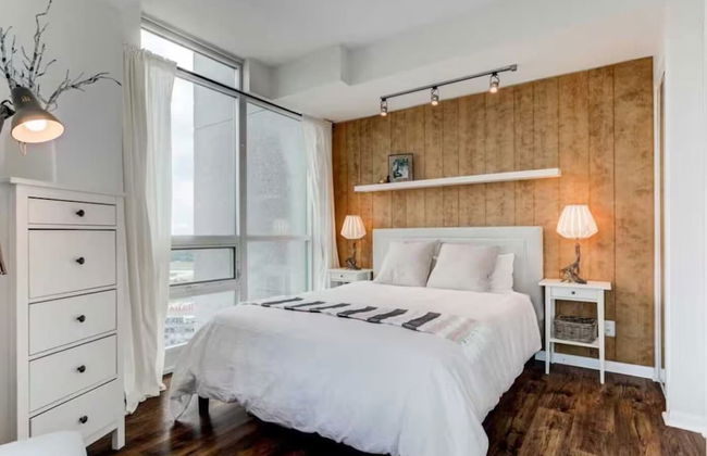 Lanterra Downtown Cn Tower - Photo 33