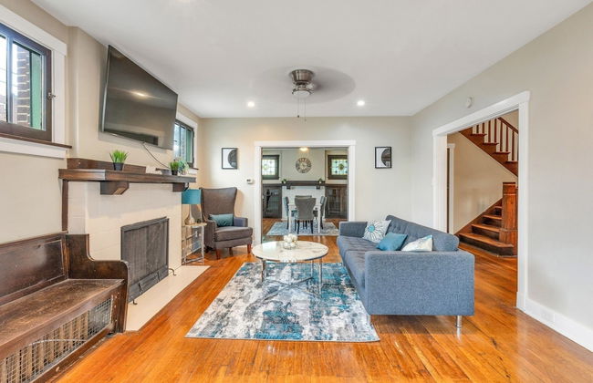 Spacious 3BR Home near Downtown, Oakland & East Liberty! Max 15 nights by RedAwning - Foto 1