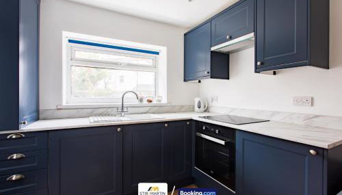 2 Bed Apartment By StirkMartin Stays Short Lets & Serviced Accommodation Cardiff With Free Parking & 7mins to City Centre - Foto 4, stove, dishwasher