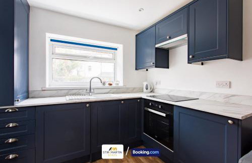 2 Bed Apartment By StirkMartin Stays Short Lets & Serviced Accommodation Cardiff With Free Parking & 7mins to City Centre - Foto 4