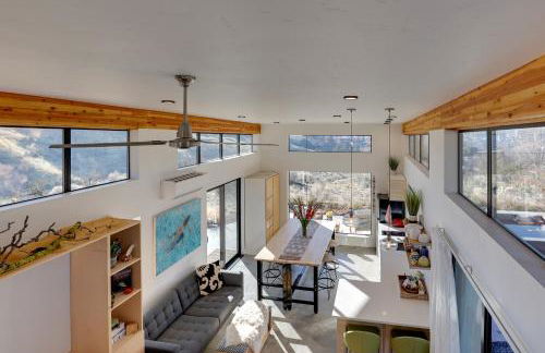 Luxe, Modern Studio with Sweeping City Views! - Foto 16