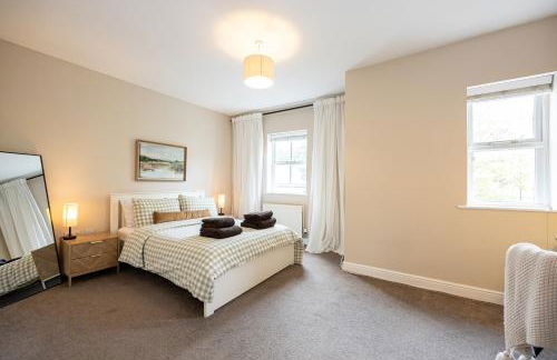 Luxury Spacious 3-Bed City Oasis Just 10 Mins from Centre with Free Parking - Foto 32
