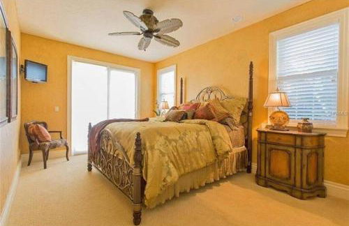 Large Mediterranean Oasis - Water Views & Pool - Photo 29