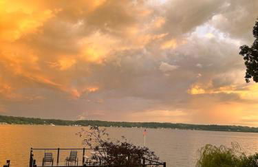 Saratoga Lake Boathouse Retreat - Photo 10