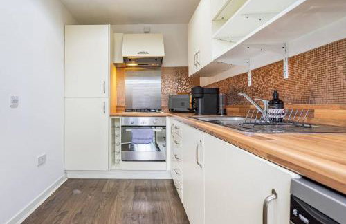 Bright, modern 2 bedroom house with free parking! - Foto 20