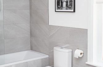 Vacant Nests The Fredrick Close to sea front - Photo 4