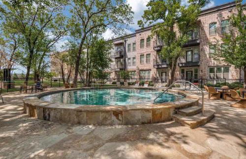 Modern 1BR Dallas peaceful escape in the heart of Farmers Branch! Less than 20 minutes from Downtown Dallas, 15 from DFW ariport 15 from Grapevine - Photo 9
