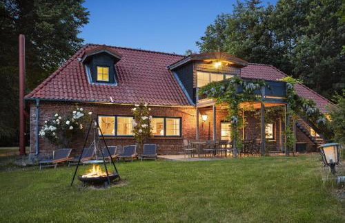 GUT KLETKAMP "Altes Backhaus" - Freistehendes Landhaus mit 7 Schlafzimmern I Kamin I Garten & Terrasse I 15 Min zur Ostsee I Parkplätze I Hundefreundlich I Bar I WLAN - Foto 1