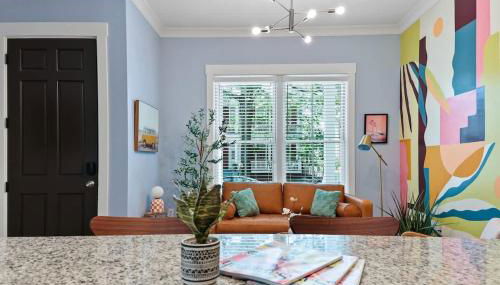 Fun & Renovated Artsy Downtown Apt Dog Friendly with Fully Fenced Backyard and Private Parking - Foto 3