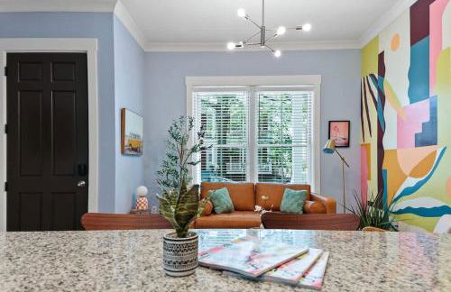 Fun & Renovated Artsy Downtown Apt Dog Friendly with Fully Fenced Backyard and Private Parking - Foto 3