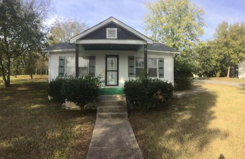 Charming 3-Bed, 1,5 Bath Home - Entire Space Just for You! - Photo 4