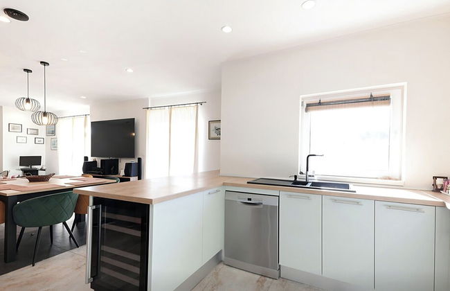 Villa Gariful - Sleeps 10 - Pool - Hottub - Petsok - Foto 9