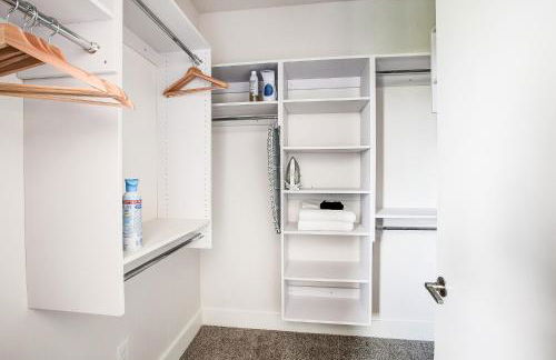 Upscale Midtown Retreat , Free Parking & Close to Mercedes-Benz - Foto 17