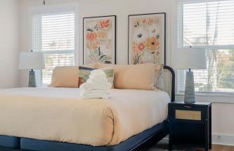 Family-Friendly 4BR with Fenced Yard & Parking - Foto 5