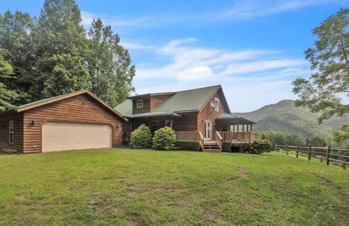Cozy Mountain Retreat W/ Scenic Views 3 Bedroom Home by RedAwning - Photo 14