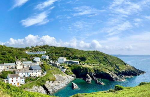 Unique Retreat - 2 bedroom cliff top cottage with large terrace - Photo 2