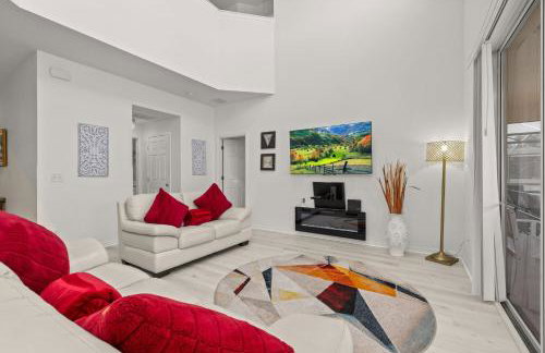 483-Stunning 6 bed home with private pool overlooking quiet conservation area - Foto 14