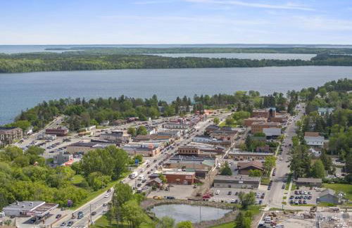 Quaint Lakeview Getaway Trails & Town at Your Doorstep - Foto 6