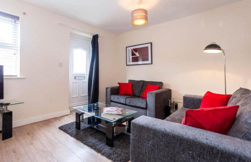 4 bed home, driveway parking ideally located in Latchford, Warrington - Executive St Marys House - Foto 1