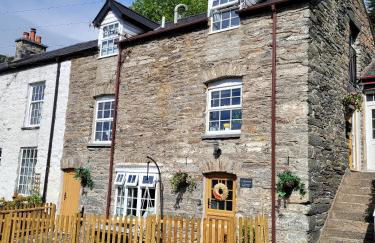 The Granary Corris on the edge of the Dyfi Forest - Photo 1