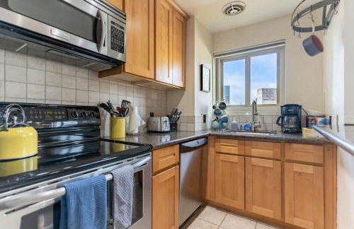 Vibrant Downtown, King Bed, Work Desk & Kitchen - Foto 4