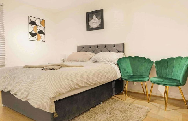 London - Flat - Garden Access - Sleeps 3 - Parking - Photo 3