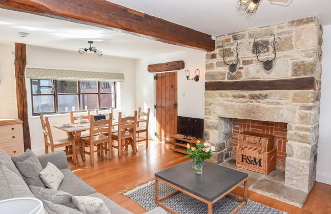 Tithe Barn Little Upton Farm - Foto 2