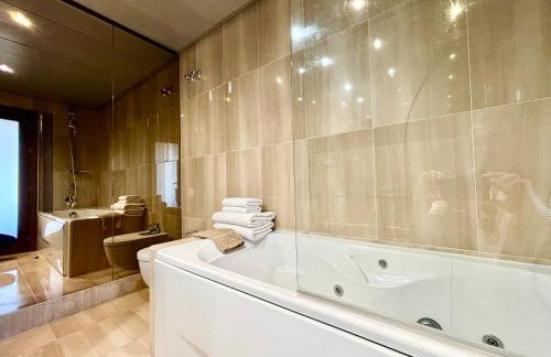 5 Stars BEACHFRONT PARADISE - Seaview, Always Heated Pool, Gym, Sauna! - Foto 19