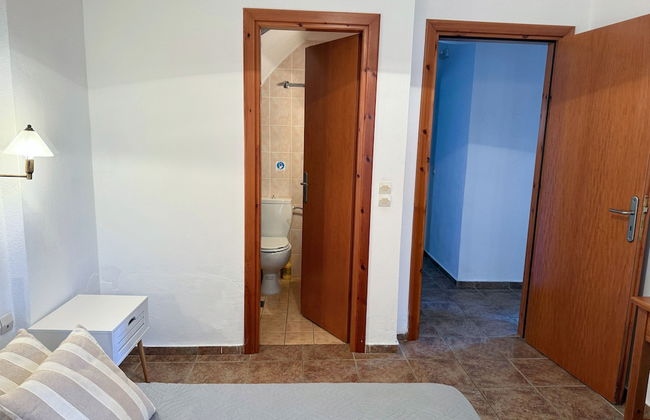 Linda's Villa In Unrivalled Position in Kournas - Amazing View! - Photo 25