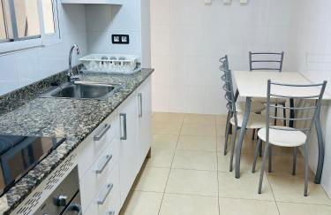 APARTAMENTO SITUADO EN EL CENTRO CON 3 HABITACIONES, DISPONE DE AIRE ACONDICIONADO Y WIFI A 150m DE LA PLAYA Y EL CASTILLO - Photo 6