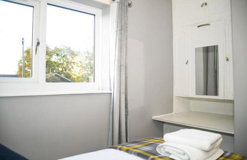 2ndHomeStays- Willenhall-A Serene 3 Bed House with a Garden View-Suitable for Contractors and Families-Sleeps 9 - 7 mins to J10 M6 and 21 mins to Birmingham - Foto 25