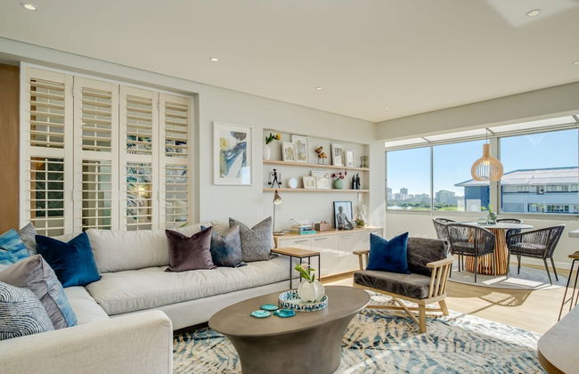 Exquisite Mouille Point Apt by Golf Course Serene Suite - Photo 31