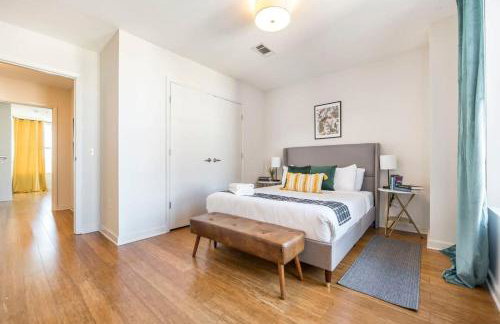 Center of DT walking distance to many venues - Foto 4