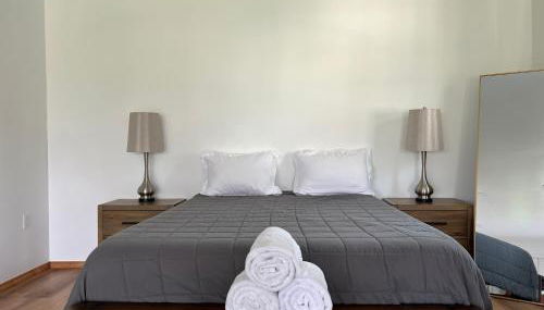 Private Cottage - Panoramic River Views, Near Casino and Downtown - Foto 2