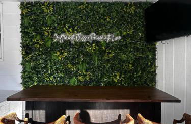 Ankenys Best Hot tub Theatre Room Game Room - Foto 10