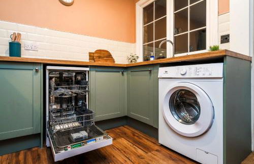 3 Bedroom House, Free Parking, Easy M53 Access - Photo 25