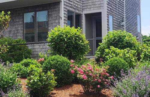 Spacious Oceanfront 3BR Condo with Private Beach in Ideal Hyannis Location - Photo 1