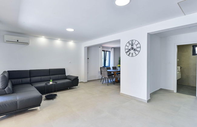 Holiday Home With Private Pool and spa - Foto 9