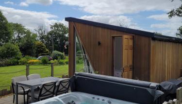 Brondini View Cabin (Private Garden and Hot Tub) - Foto 2