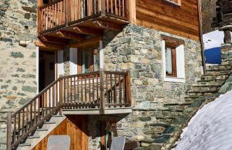 MCX Vacation Rental - MAISON LOZ duplex in typical village in Valtournenche with modern comforts just 2 minutes from the cable cars! - Foto 1