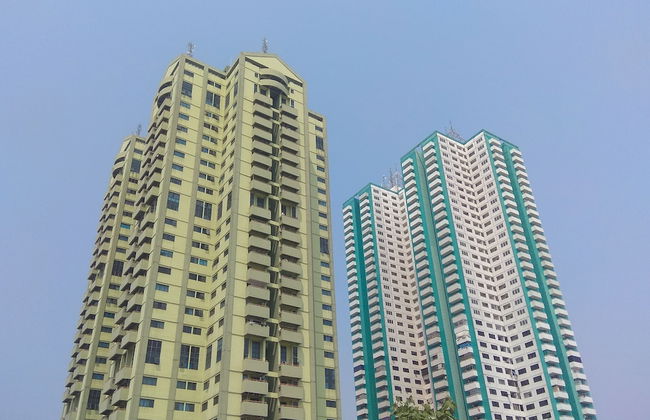 Spacious And Homey 3Br At Kondominium Rajawali Apartment - Photo 16